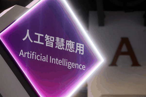 AI 愈來愈聰明，人更要守住那些不能外包的東西，例如目的、判斷與責任。（法新社）