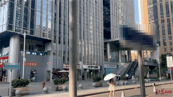 ▲记者卧底助贷公司周边聚集着各大银行