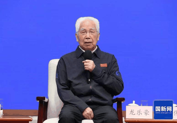 中国工程院院士、中国航天科技集团有限公司运载火箭专家龙乐豪