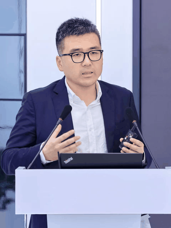 图：爱立信中国区网络方案部总经理倪子铭。