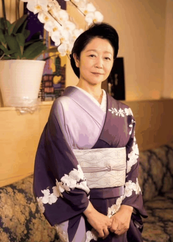 ▲白坂亚纪在银座担任“妈妈桑”时期