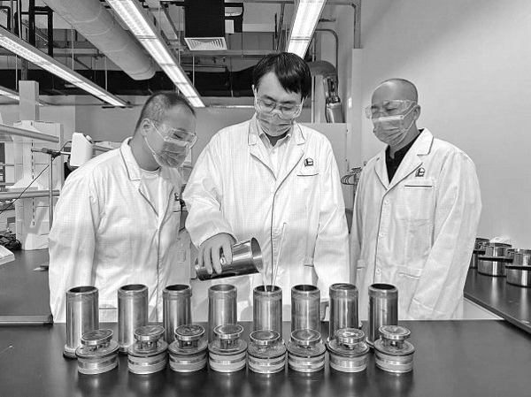 研究人员开展体系性能评价。采访对象 供图