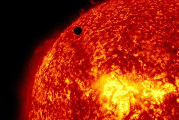 水星最接近太阳 为何金星表面温度比它高
