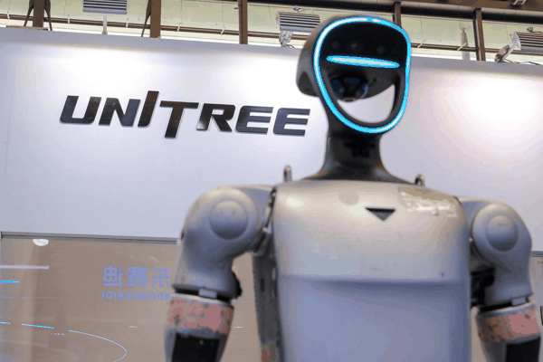 ▲“宇树科技”展台的人形机器人。图据视觉中国