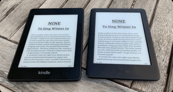 图｜左为纯平屏幕的 Paperwhite，右为凹陷屏的老款基础版 Kindle（来源：Six Colors）