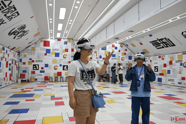 ▲游客体验VR移动影院