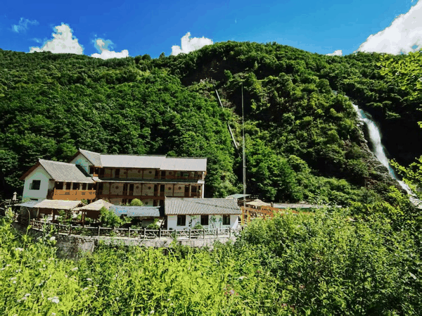 阳尕山度假中心。李未来:摄.jpg