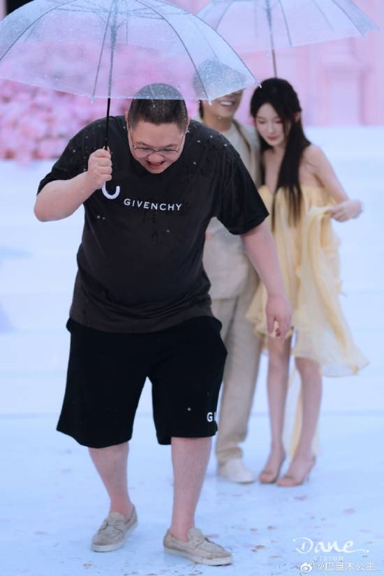 责任编辑：霜月