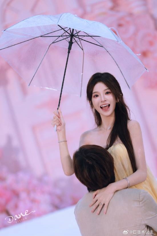 责任编辑：霜月