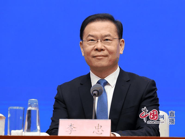 ▲人力资源社会保障部新闻发言人、副部长李忠