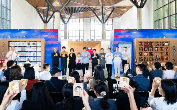 在首都师范大学主楼，“无界首博”展览开幕。 受访者供图