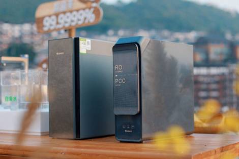 (图为格力“6个9”系列净水机)