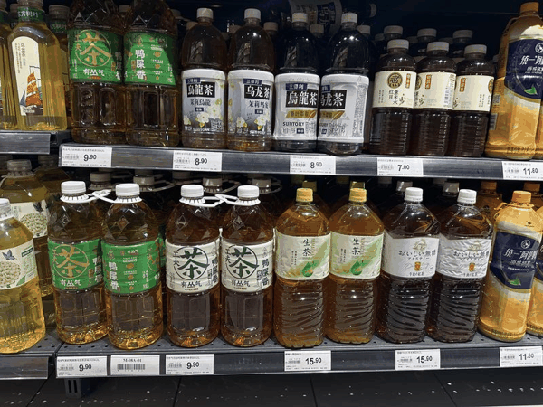 超市中的大包装水。 新京报记者 王子扬 摄