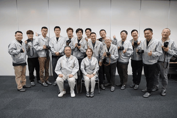 名匠 梅井光晴（一排左）、S级名师 大冢和代（一排右）
