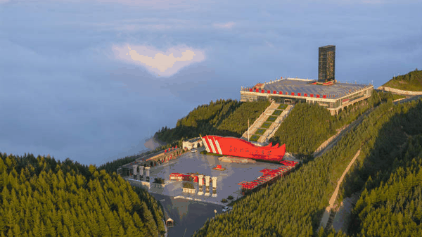 位于宁夏固原市隆德县的六盘山红军长征旅游区（无人机照片）。新华社记者王鹏 摄
