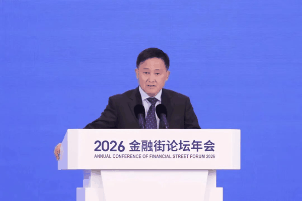 潘功胜表示，货币政策框架的转型是一个渐进、持续的过程，从近中期看，重点方向是更多发挥利率调控的作用