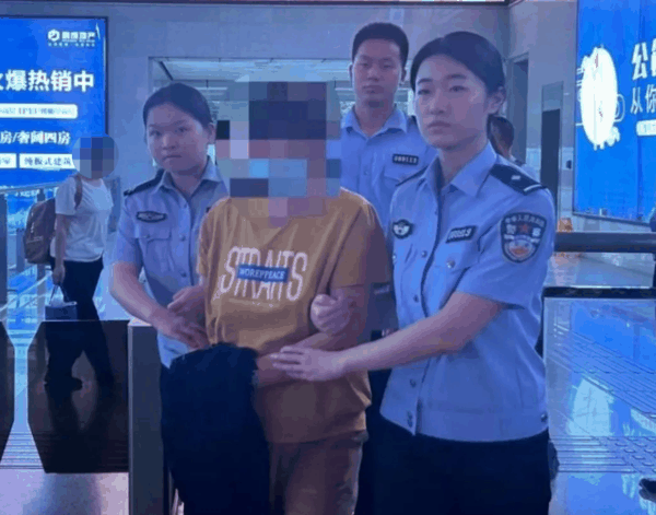 ▲龚某珍落网 图据“赤壁公安”