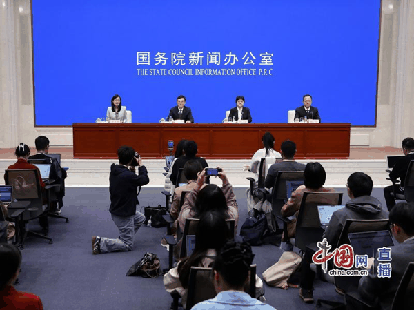 ▲国新办就2026年前三季度工业和信息化发展情况举行新闻发布会 庞睿 摄