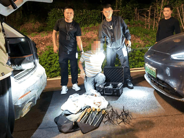 ▲嫌疑人和作案工具被挡获