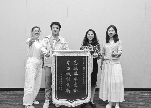 　　深圳保护中心“优案优审”服务助力创新主体核心技术确权提速，获赠锦旗。资料图
