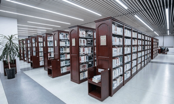 中国人民大学图书馆馆藏1.5万余册红色文献。图/IC photo