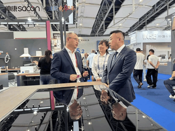 ▲中国机电商会白会长交流考察