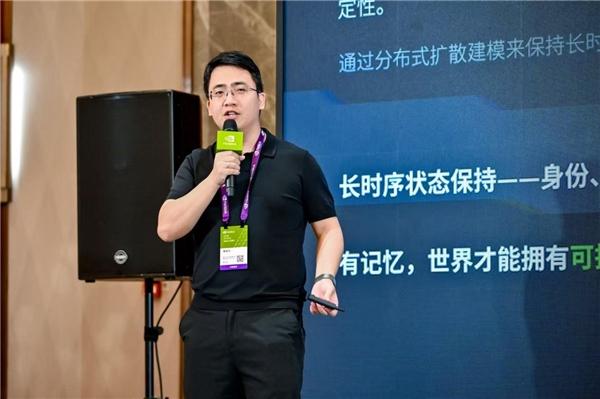 【达瓦科技首席产品官李宗兴在半程展示路演现场】