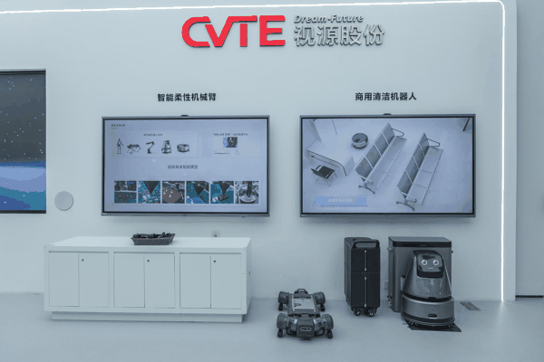▲视源股份展示商用清洁机器人。图据视觉中国