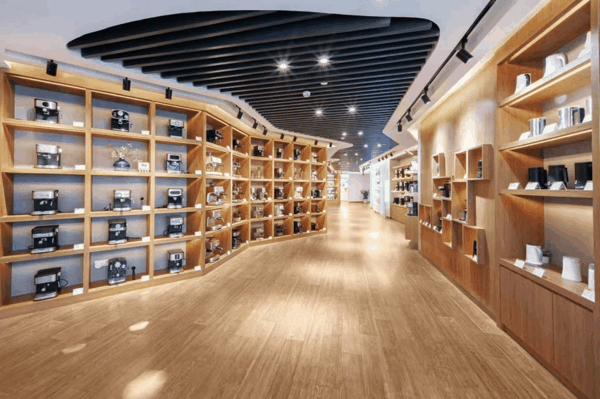 9-新宝股份展厅里陈列着多种咖啡机.jpg