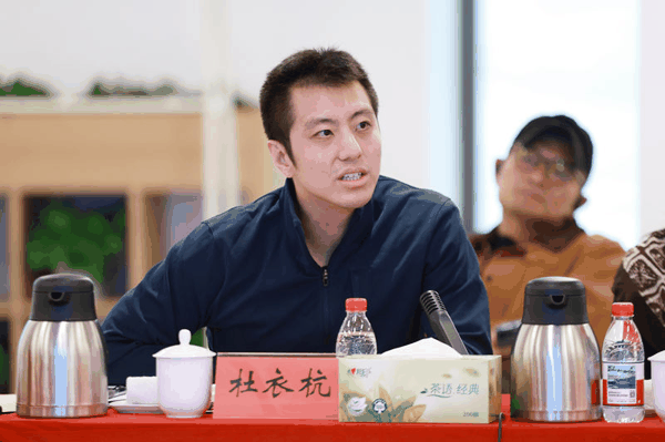 北京市文联青年签约评论家、中国戏曲学院舞台美术系讲师杜衣杭。