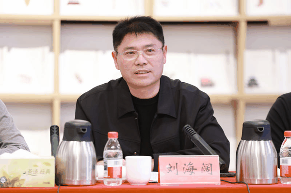 中国文联文艺志愿服务中心组织联络处处长刘海阔。