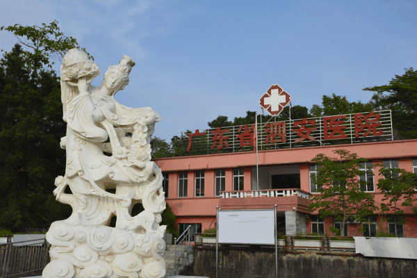 小岛的码头就在广东省泗安医院门前 图/南方人物周刊记者 欧阳诗蕾