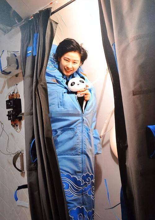 女航天员去太空前,为何要吃避孕药? 女航天员去太空前,为何要吃避孕药?