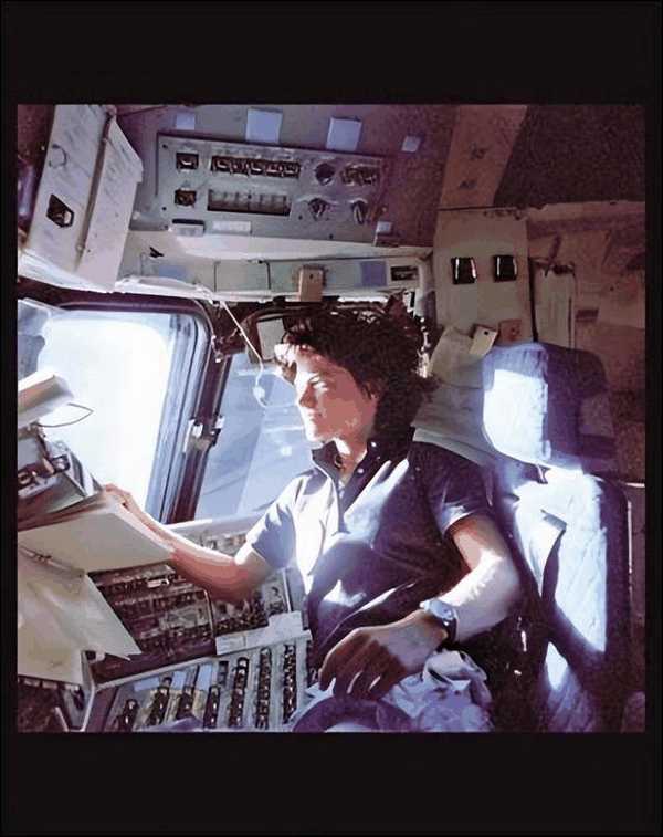 女航天员去太空前,为何要吃避孕药? 女航天员去太空前,为何要吃避孕药?