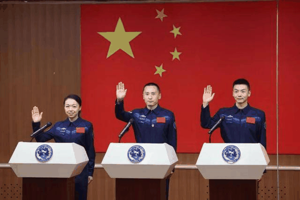 女航天员去太空前,为何要吃避孕药? 女航天员去太空前,为何要吃避孕药?