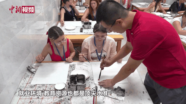 意大利青少年海南研学:“中文很难”,但“中国代表未来”